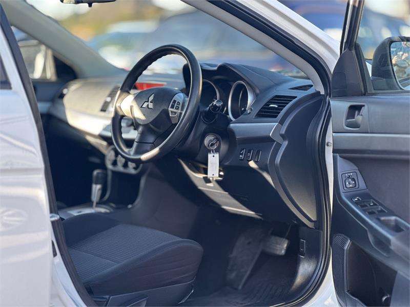 Mitsubishi Lancer 2009 ES