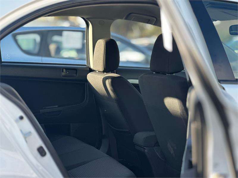 Mitsubishi Lancer 2009 ES