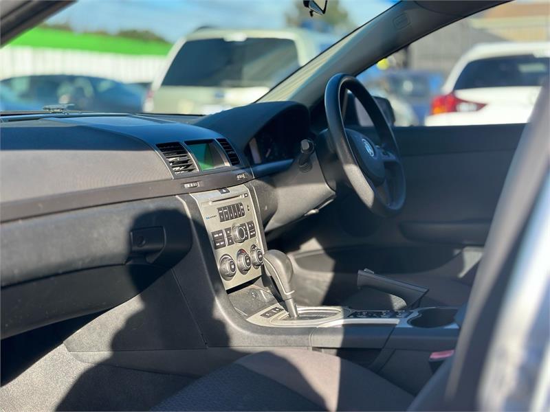 Holden Commodore  2009 Omega