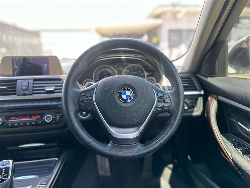 BMW 3 Series 2012  328i