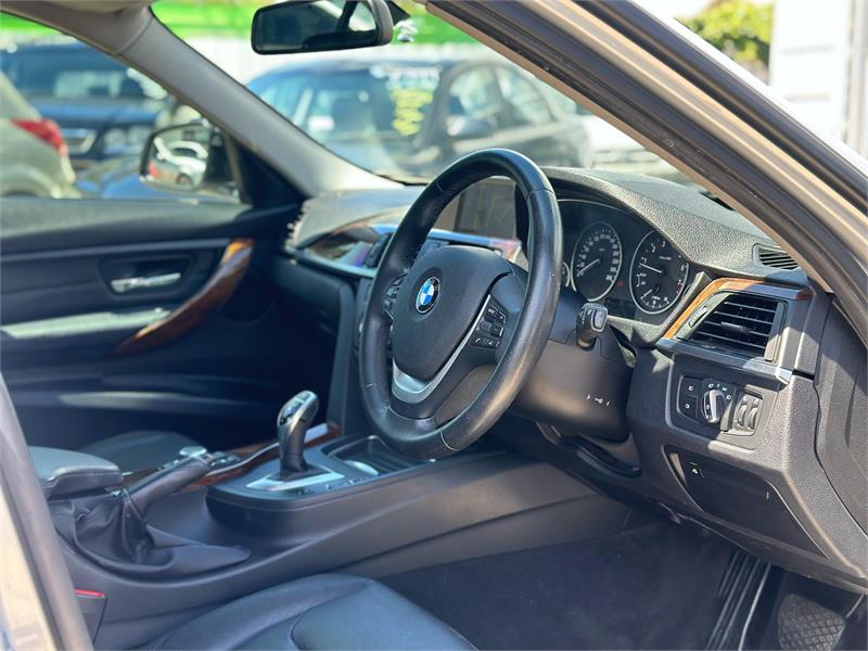 BMW 3 Series 2012  328i