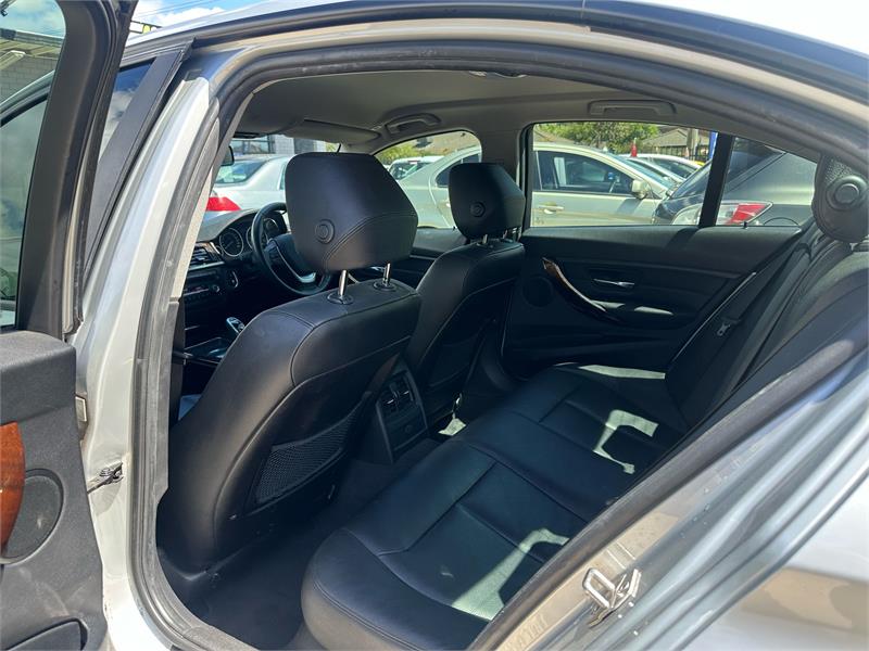 BMW 3 Series 2012  328i